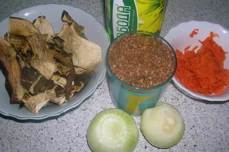 Гусь рождественский с гречкой и белыми грибами: шаг 8