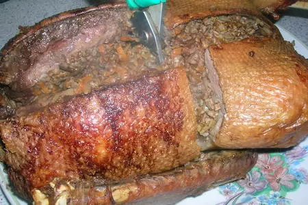 Гусь рождественский с гречкой и белыми грибами: шаг 13