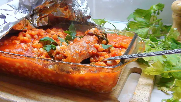 Фасоль, тушённая в томате с домашними «колбасками».: шаг 11