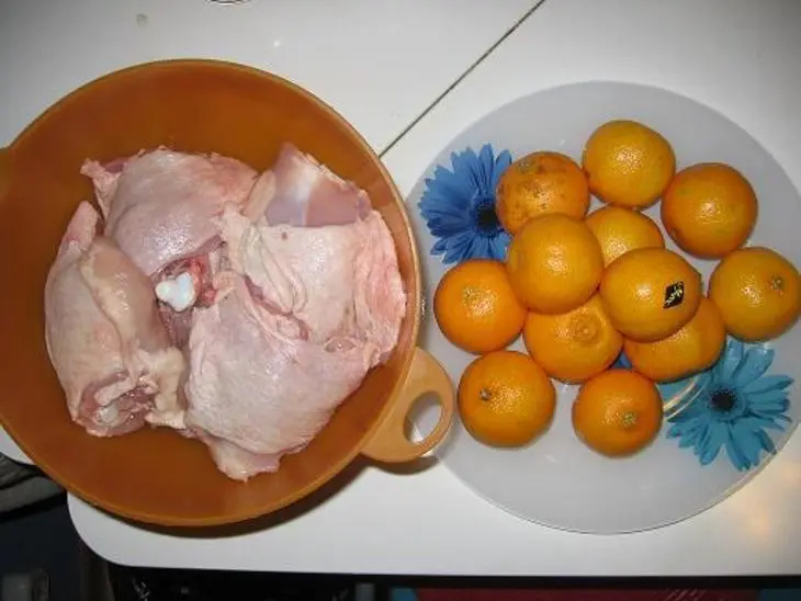 Куриные бедра с мандаринами: шаг 1