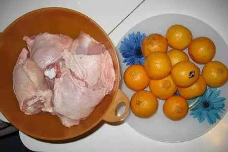 Куриные бедра с мандаринами: шаг 1