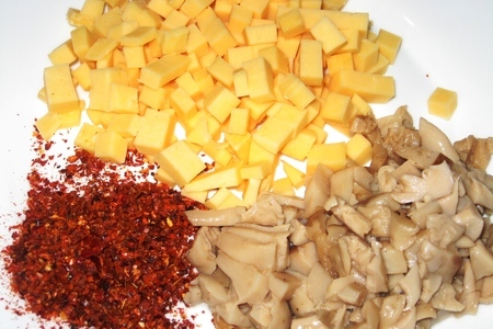 Закусочные сырные маффины с маринованными грибами и паприкой: шаг 1