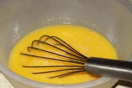 Закусочные сырные маффины с маринованными грибами и паприкой: шаг 2