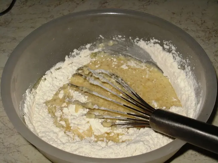 Закусочные сырные маффины с маринованными грибами и паприкой: шаг 3