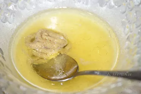 Салат из курицы-карри с клубникой и авокадо: шаг 2