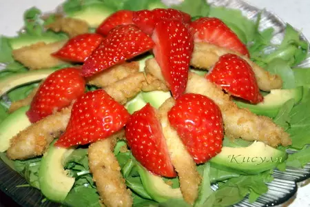 Салат из курицы-карри с клубникой и авокадо: шаг 4