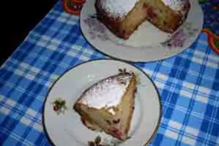 Пирог с ананасами и клюквой: шаг 4