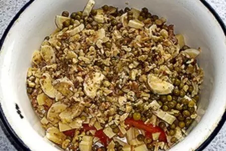 Салат из домашней лапши, яблок и бананов: шаг 7