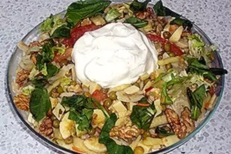 Салат из домашней лапши, яблок и бананов: шаг 9