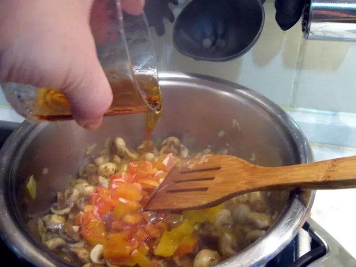 Лингвини с зеленым горошком и томатно-апельсиновым соусом: шаг 2