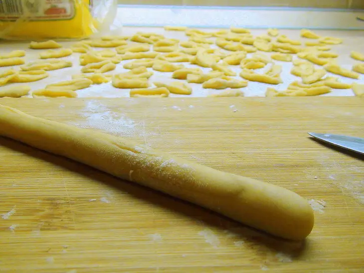 Макароны по-флотски, с рыбой и сметанным соусом аля «тар-тар».: шаг 3