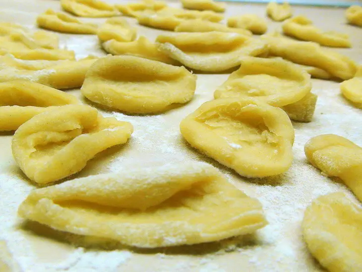Макароны по-флотски, с рыбой и сметанным соусом аля «тар-тар».: шаг 4