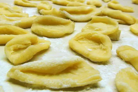 Макароны по-флотски, с рыбой и сметанным соусом аля «тар-тар».: шаг 4