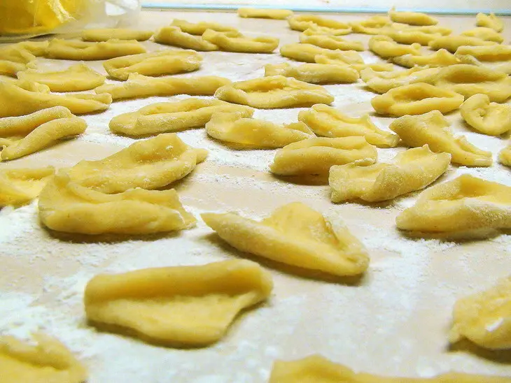 Макароны по-флотски, с рыбой и сметанным соусом аля «тар-тар».: шаг 5