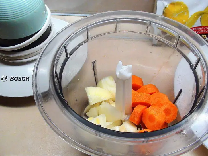 Макароны по-флотски, с рыбой и сметанным соусом аля «тар-тар».: шаг 7