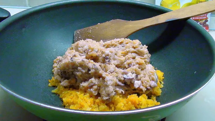 Макароны по-флотски, с рыбой и сметанным соусом аля «тар-тар».: шаг 10