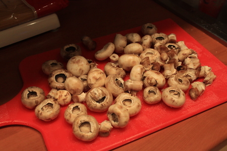 Паста со сливочным рагу из грибов и креветок: шаг 1