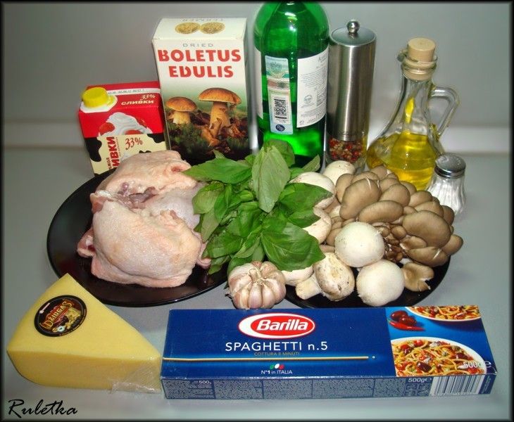Spaghetti tetrazzini. паста, запечённая с курицей и грибами.: шаг 1