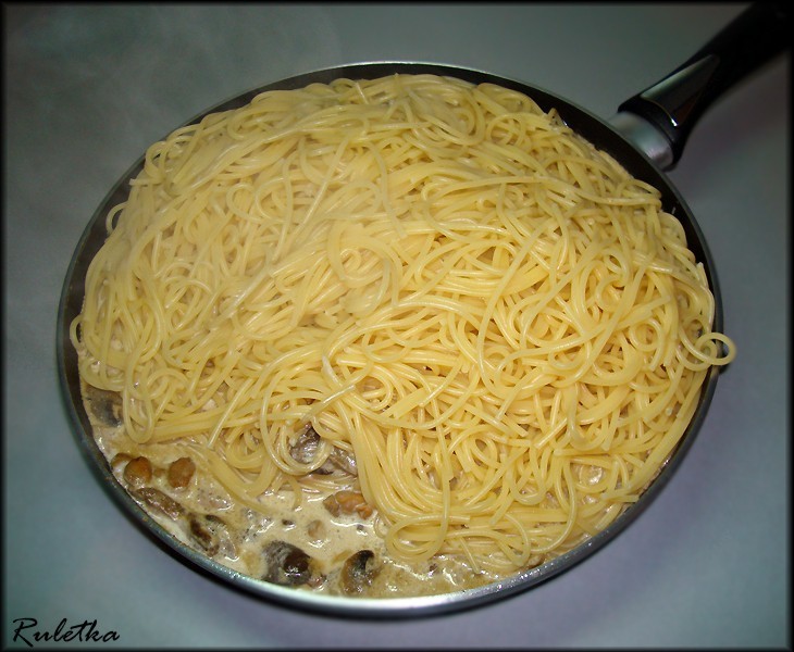 Spaghetti tetrazzini. паста, запечённая с курицей и грибами.: шаг 8