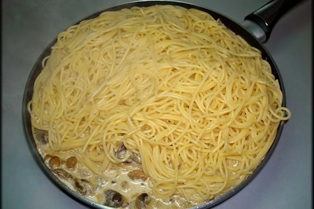 Spaghetti tetrazzini. паста, запечённая с курицей и грибами.: шаг 8