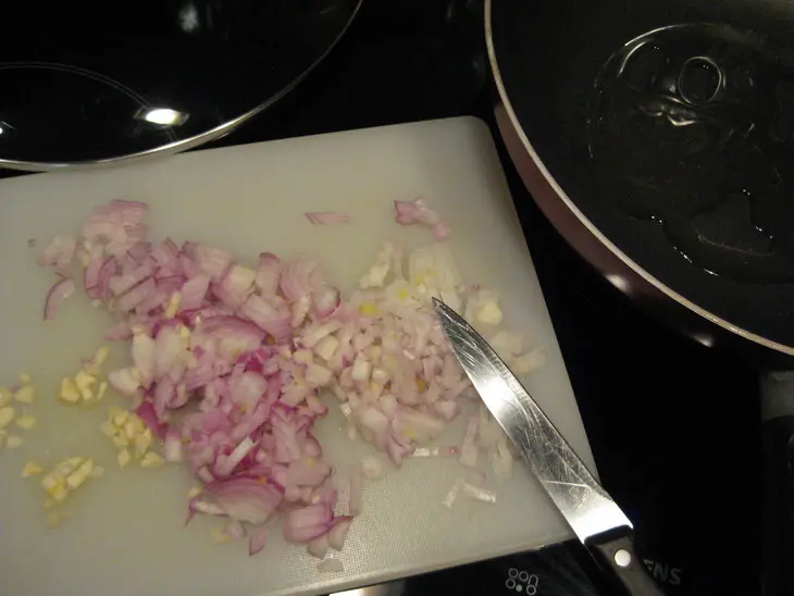 Паста с мясным соусом и сыром пармезан: шаг 1