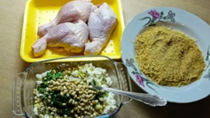 Ножки, фаршированные фетаксой и кедровыми орехами.: шаг 3