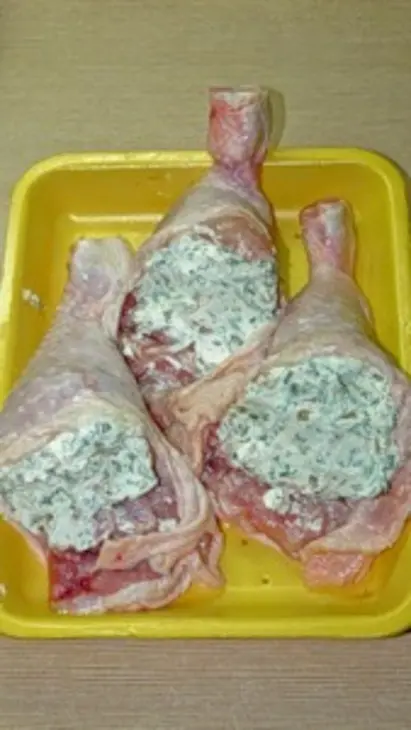 Ножки, фаршированные фетаксой и кедровыми орехами.: шаг 4