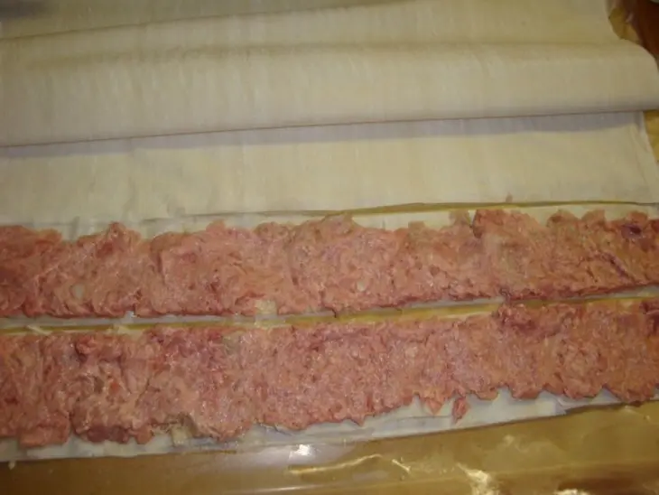 Розочки из теста с мясом, или ленивые пельмени: шаг 1