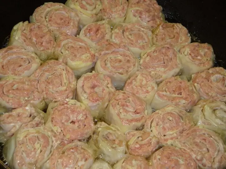 Розочки из теста с мясом, или ленивые пельмени: шаг 2
