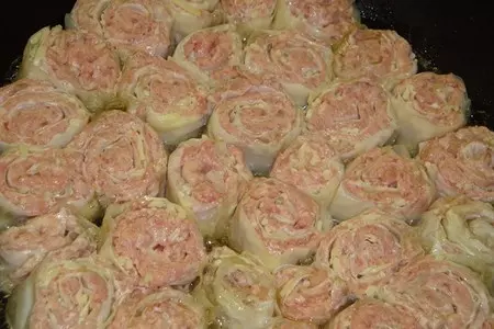 Розочки из теста с мясом, или ленивые пельмени: шаг 2