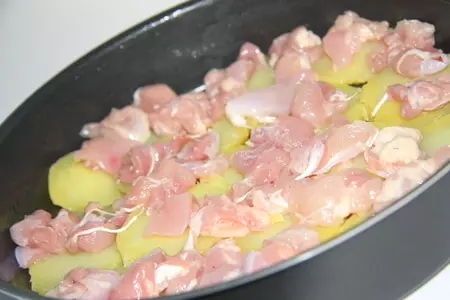 Картофельная запеканка с курицей и вялеными томатами.: шаг 4