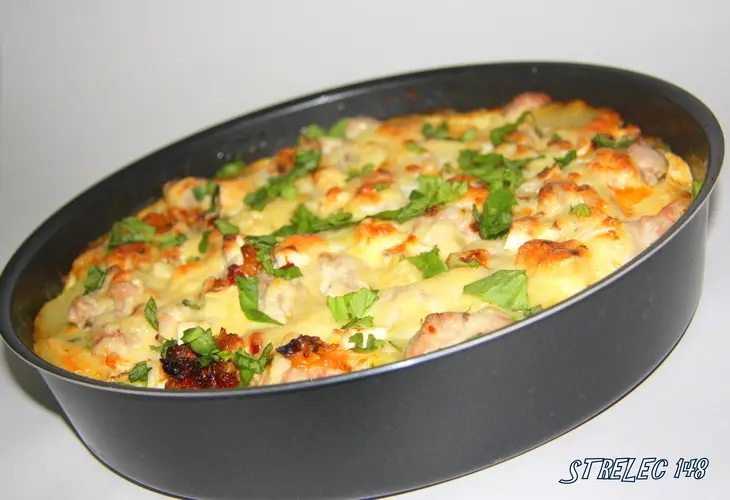 Картофельная запеканка с курицей и вялеными томатами.: шаг 7
