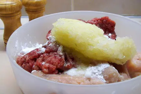 Мясные пальчики в ароматной панировке. мясные сигары из рубленого мяса.: шаг 2