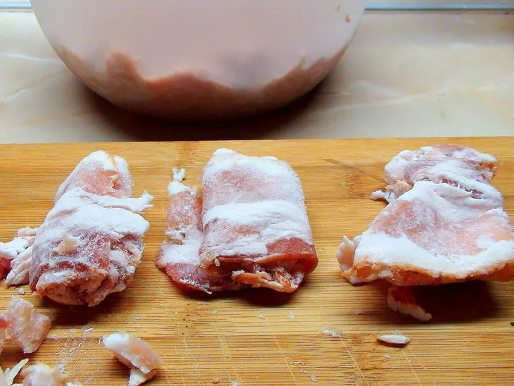Мясные пальчики в ароматной панировке. мясные сигары из рубленого мяса.: шаг 4