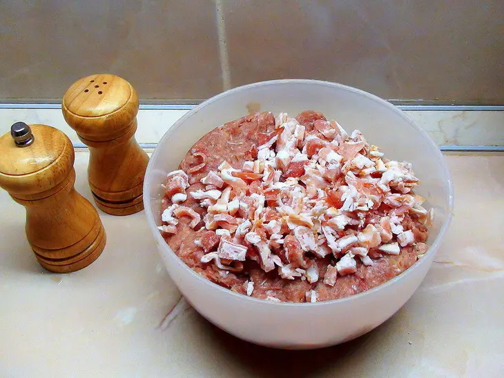 Мясные пальчики в ароматной панировке. мясные сигары из рубленого мяса.: шаг 5