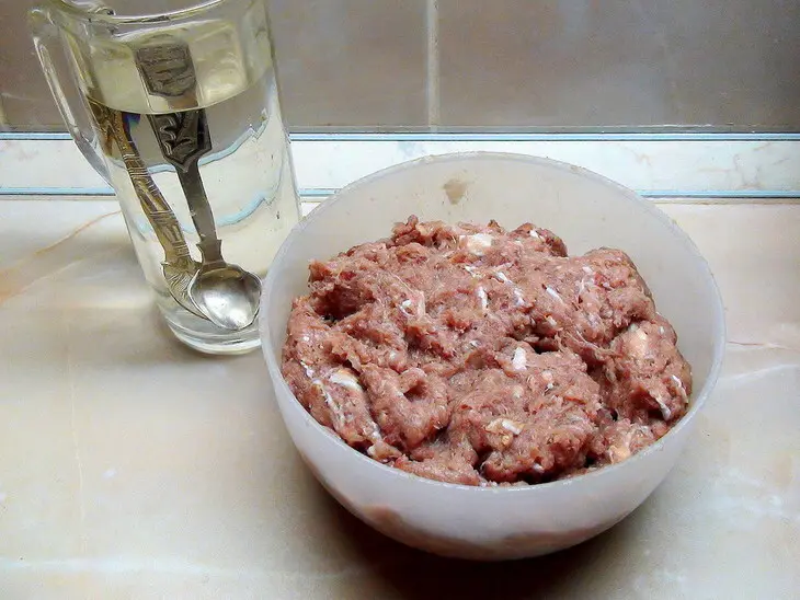 Мясные пальчики в ароматной панировке. мясные сигары из рубленого мяса.: шаг 6