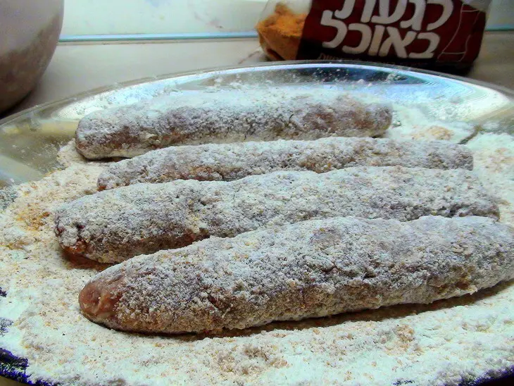 Мясные пальчики в ароматной панировке. мясные сигары из рубленого мяса.: шаг 8