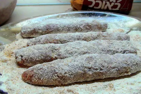 Мясные пальчики в ароматной панировке. мясные сигары из рубленого мяса.: шаг 8