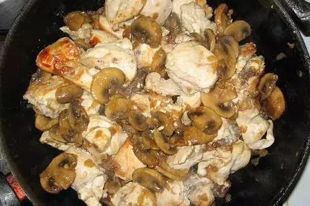 Курица в сметане с грибами: шаг 4