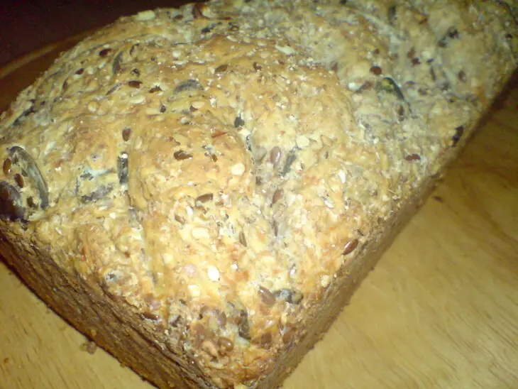 Хлеб домашний ржаной на йогурте с зёрнышками: шаг 8