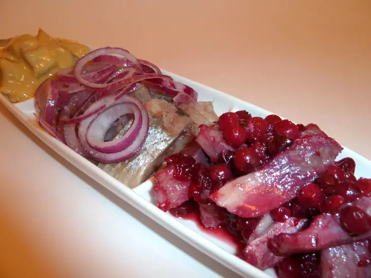 Селедка на любой вкус ( и тебе горчичная, и тебе клюквенная): шаг 6