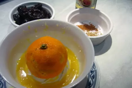 Теплый морковный салат с черносливом и миндалем (витаминный завтрак): шаг 3