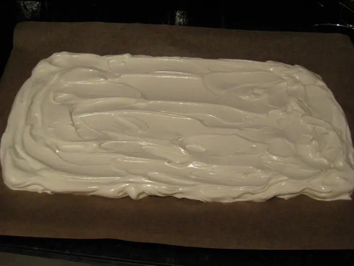 Kiwi meringue roll: шаг 4