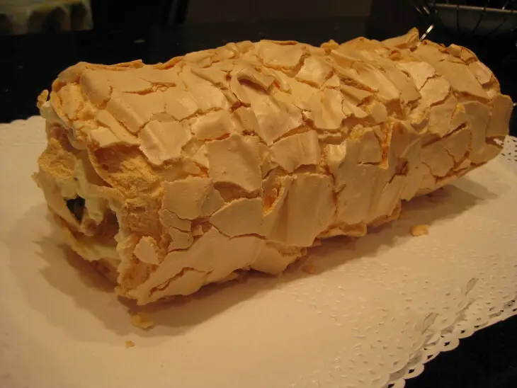 Kiwi meringue roll: шаг 8