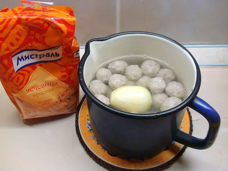 Чечевичный суп с тефтельками // вкусный обед для деток и их родителей: шаг 3