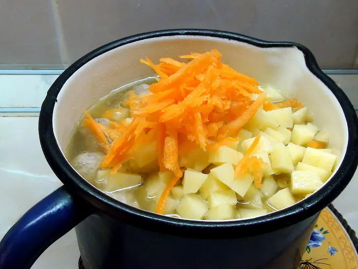 Чечевичный суп с тефтельками // вкусный обед для деток и их родителей: шаг 4