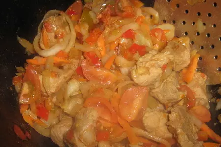 Мясо тушёное с картошкой.: шаг 5