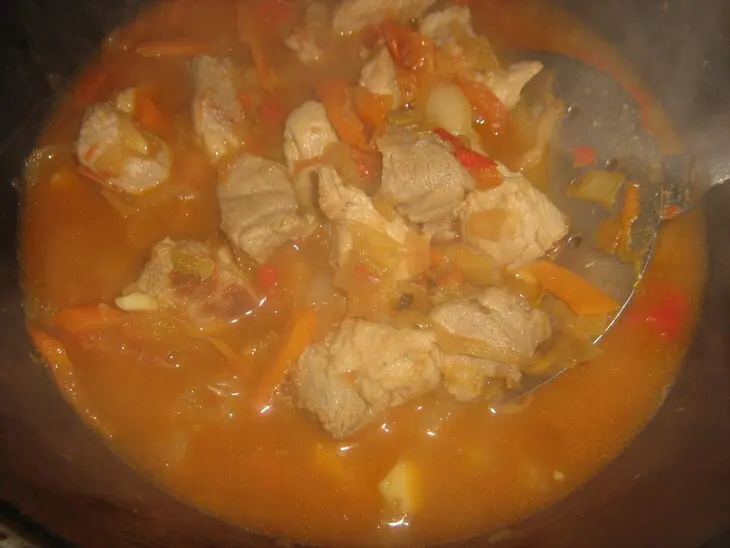 Мясо тушёное с картошкой.: шаг 6