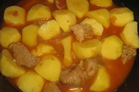 Мясо тушёное с картошкой.: шаг 7