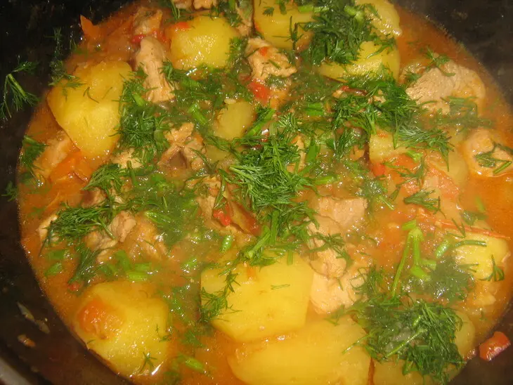 Мясо тушёное с картошкой.: шаг 8